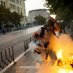 Fotóriporterek két tűz között a Görögországban