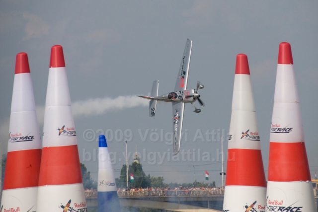 http://attilavolgyi.photoshelter.com/gallery/Red-Bull-Air-Race-2008/G0000ay_TOhlkVAE/C0000ElgmO1zejLU