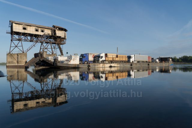 http://photos.volgyiattila.hu/gallery/Esztergom-cargo-ferry-restarts-after-COVID19-lockdown/G0000GEat3YPqBuU/C00006kkMbEra3Mk