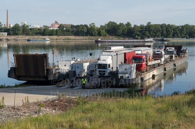 http://photos.volgyiattila.hu/gallery/Esztergom-cargo-ferry-restarts-after-COVID19-lockdown/G0000GEat3YPqBuU/C00006kkMbEra3Mk